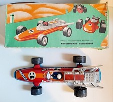 VOITURE DE COURSE JOUET MECANIQUE METAL URSS 1980