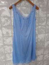 4 anciens fonds de robe NEUFS