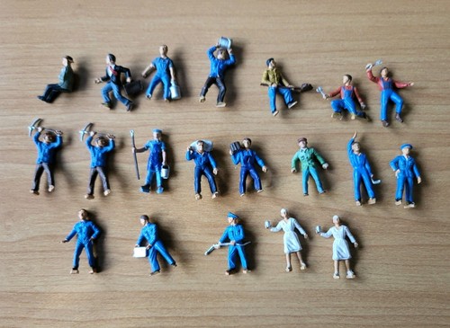 Personnages plastique peint - personnages,