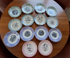 Collection de 14 assiettes