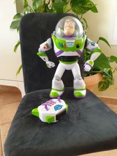 Buzz l'éclair avec sa télécommande infrarouge toy story3