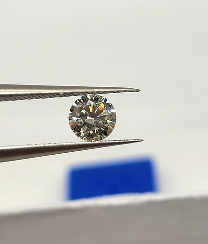 Diamant naturel certifié - , 0,42