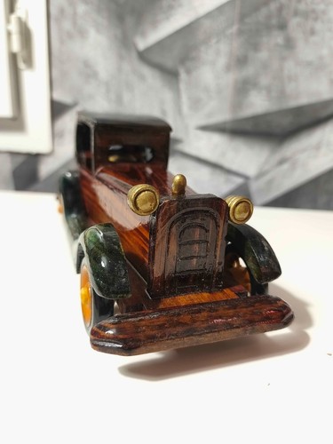 Voiture ancienne miniature - voiture, en
