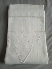 Joli Drap Brodé Ancien en