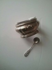 Saleron en métal argenté et cuillère argent poinçonnée 