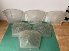 6 plaques de lustre Noverdy en verre moulé, décor feuilles de vigne et raisin