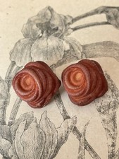 2 Boutons anciens en résine