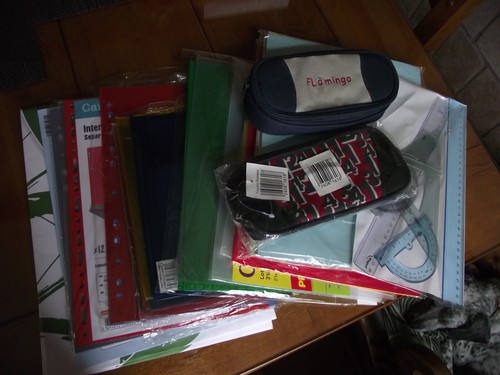 Lot fournitures scolaires - /,
