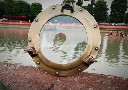 Ancien miroir port - , fenêtre
