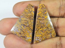 Paire de pierres précieuses