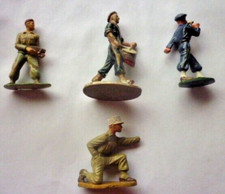 - 4 FIGURINES SOLDATS