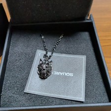 Collier pendentif carré en