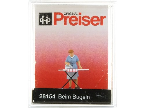 Preiser femme qui repassse - femme,