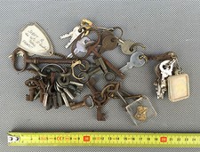 Lot d'anciennes clés porte