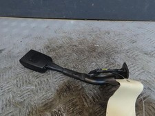 Attache ceinture avant droit