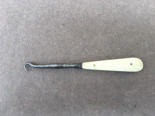 Ancien petit crochet - , tire