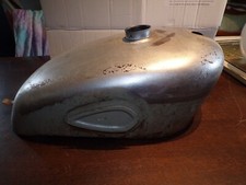 Ancien réservoir moto année