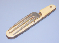 -ANCIENNE FOURCHETTE PLIANTE PLAQUETTES IVOIRINE PIQUE-NIQUE VOYAGE COLLECTION D