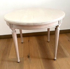 guéridon rond en chêne patiné  pieds cannelé  . XX siècle .