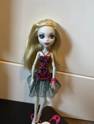 Poupée monster high lagoona - poupée,