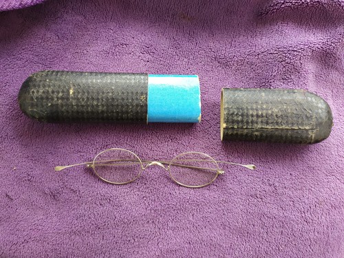 Paire lunettes poilu de - de,