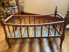 Jouet, Meuble de poupée 1900, Lit à barreaux, bois tourné et cintré
