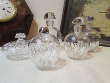 anciens flacons parfum cristal baccarat necessaire toilette annees 1970