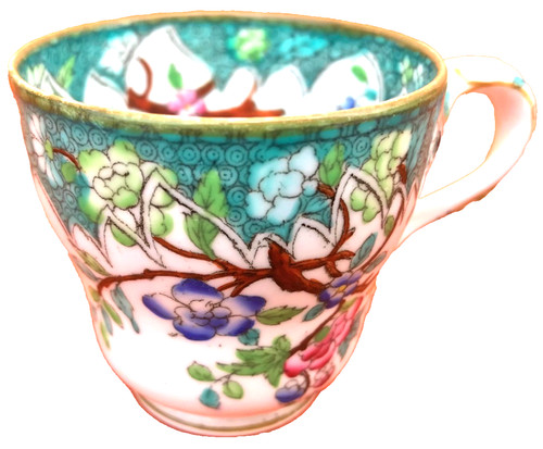 Ancienne tasse porcelaine dans