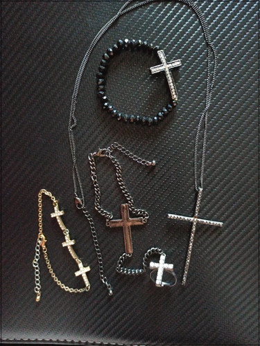 Lot bijoux croix - lot,