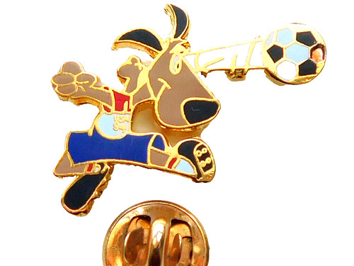 Pin neuf football coupe - pin's, du