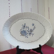 plat ovale en porcelaine de