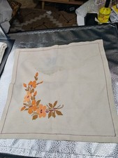 Ancien linge brodé - napperon Chemin De Table Vintage Fleuri