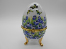 MAGNIFIQUE BOITE A BIJOUX FORME D' OEUF FLEUR BLEUE & PAPILLON EN PORCELAINE