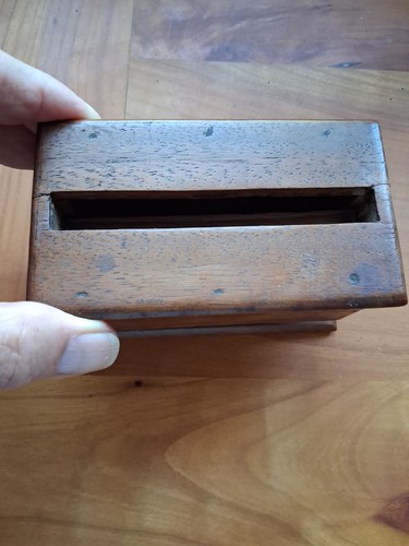 Ancien distributeur - , a