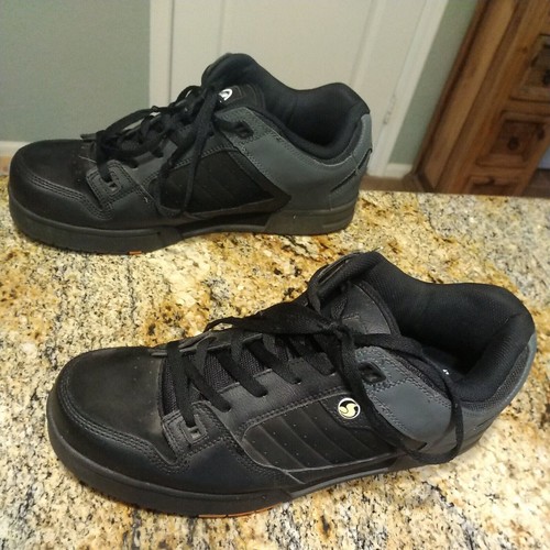 Dvs skateboard skate shoes - skate,