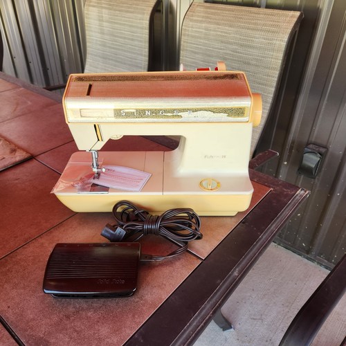 Singer futura sewing - singer,