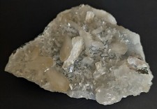 Minéralogie stilbite sur calcédoine bleue 304 gr Inde