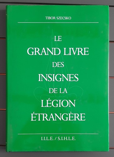 Grand livre des insignes - livre,