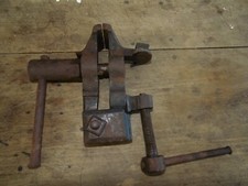 Outil ancien petit - petit, Étau