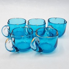 Série cinq verres à liqueur cristal soufflé quadrilobé coloré bleu début XXème