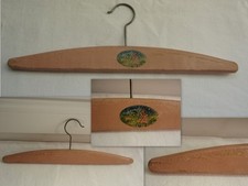 ANCIEN CINTRE PORTE VETEMENT ENFANT " IL PLEUT BERGERE"  EN BOIS PEINT