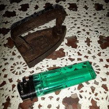 ANCIEN PETIT FER A REPASSER DE DENTELLIERE / JOUET DE DINETTE DE MARQUE P&G