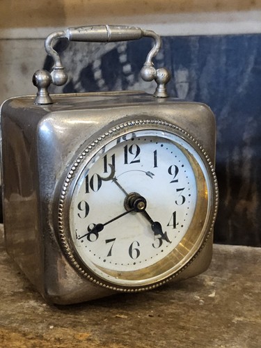 Ancien réveil mécanique - ancien,