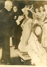 Le Maréchal Smuts couronne Miss Afrique du Sud Vintage silver print Tirage arg
