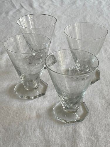 Lot quatre verres anciens - lot,