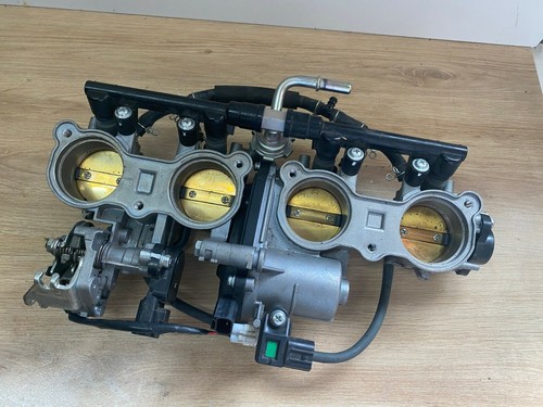 Une rampe injection - rampe, moto