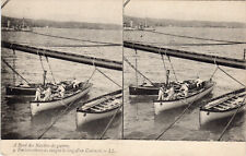 A bord des navires de guerre - Embarcations au tangon le long d'un cuirasssé