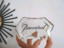 Rare presse papier / présentoir cristal de Baccarat " BACCARAT " signé