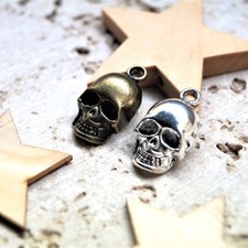 4 breloques tête de mort en