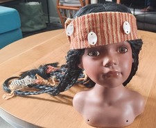 EVELYN'S DOLLS TETE PORCELAINE POUPEE METIS BRUNE YEUX MARRONS TURBAN MADRAS